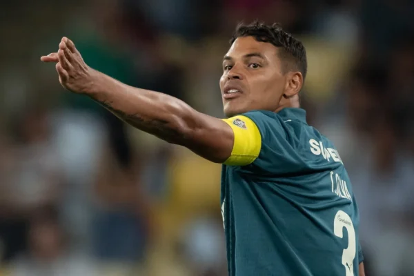 Thiago Silva volta e Fluminense define relacionados contra o Rivadavia