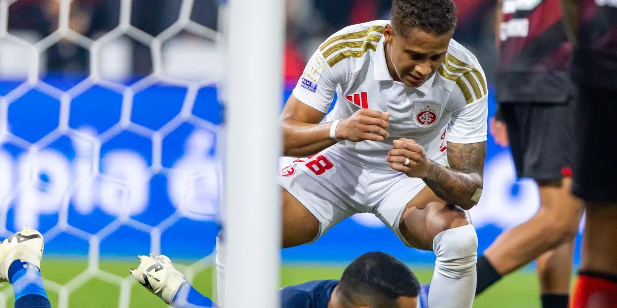 Vitinho perde gol inacreditável e Inter se afunda na crise: 18º no Brasileirão