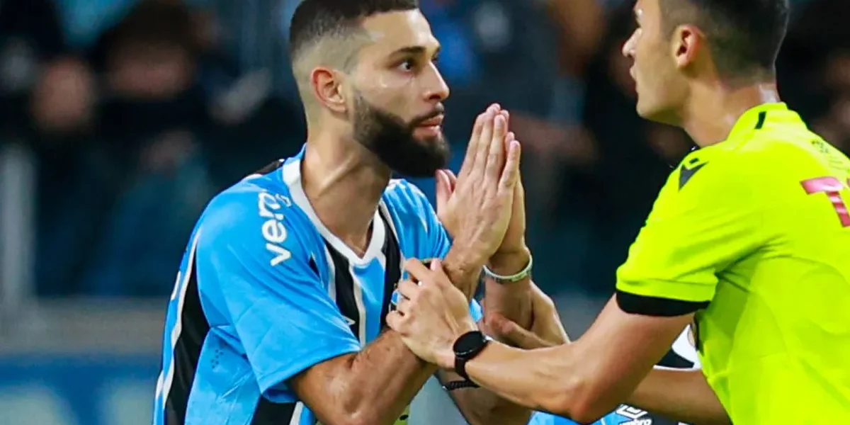 Corinthians propõe troca de jogadores ao Grêmio para fechar com Wagner Leonardo