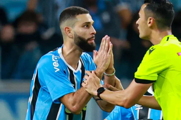 Corinthians propõe troca de jogadores ao Grêmio para fechar com Wagner Leonardo