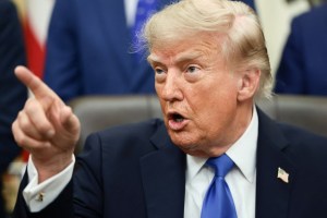 Trump ataca Fed após Warsh bancar alta de juros nos EUA