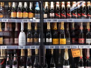Calor e seca derrubam produção de champanhe na França em quase 50%