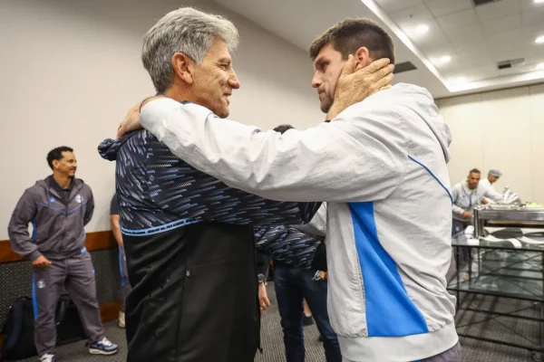 Renato usa Data FIFA para decidir defesa do Grêmio contra o Remo