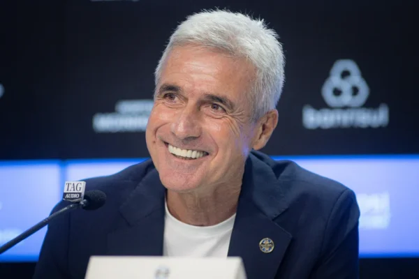 Grêmio demite Luís Castro e vira 16º técnico da Série A em 2026