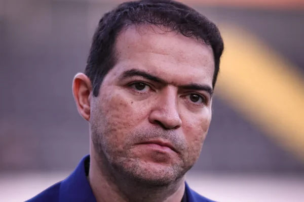 Marcelo Paz no Corinthians: trabalho positivo, mas limitado por erros internos