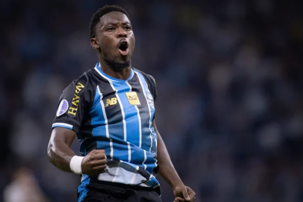 Amuzu no Grêmio: Sondagens, Salário e Futuro Indefinido