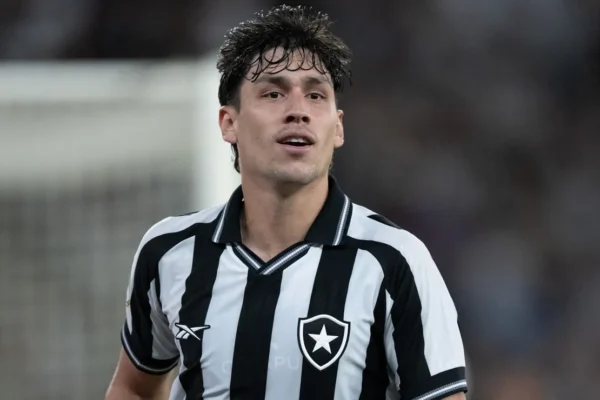 Ferraresi convocado pela Venezuela pode desfalcar Botafogo contra Vasco