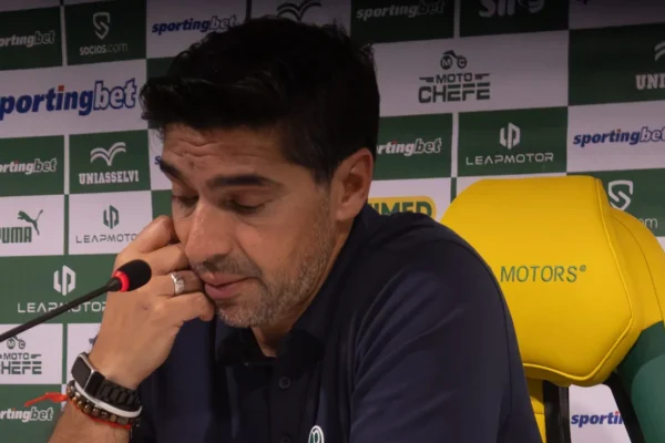 Palmeiras detona STJD após nova ameaça de punição a Abel Ferreira