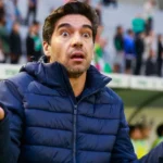 Abel segura os demônios, mas o Palmeiras precisa segurar a bola