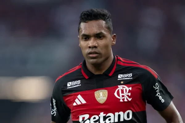 Danilo detona Alex Sandro após falha em gol do Corinthians