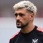Arrascaeta fratura o punho em amistoso e preocupa o Flamengo