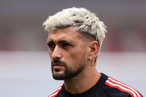 Arrascaeta brilha no lance do gol, mas Flamengo sofre para vencer o Remo