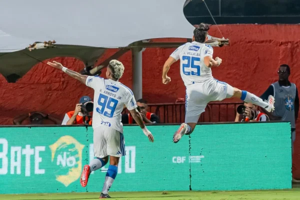 Cruzeiro vira sobre o Vitória por 3 a 1 com show de Arroyo e ajustes de Artur Jorge