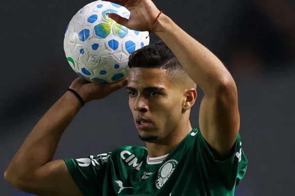 Arthur transforma lateral do Palmeiras em arma tática para Abel