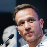 Arthur Melo apoia Neymar: gramado da Vila é um perigo e diretoria fica calada