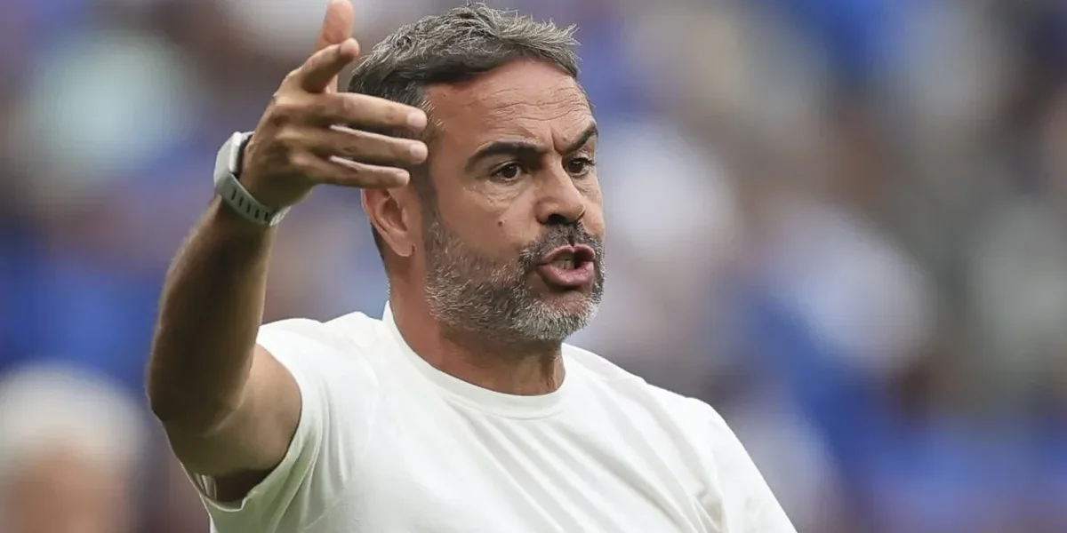 Artur Jorge rebate torcida do Cruzeiro e explica discussão com torcedor