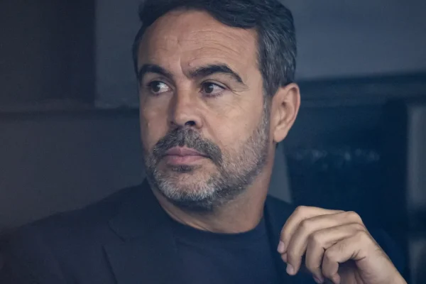Artur Jorge erra em mudanças e torcida do Cruzeiro detona eliminação na Copa do Brasil