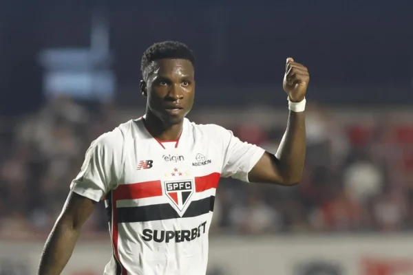 Buta lesiona menisco e não joga mais pelo São Paulo em 2026