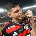 Ayrton Lucas exalta evolução no Flamengo sob Jardim: “Essencial para o time”