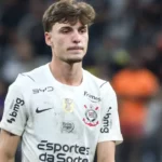 Breno Bidon é derrubado e ainda leva amarelo em empate do Corinthians