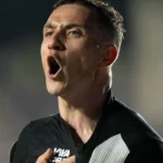 Bruno Duarte marca pela primeira vez e garante Vasco na semifinal