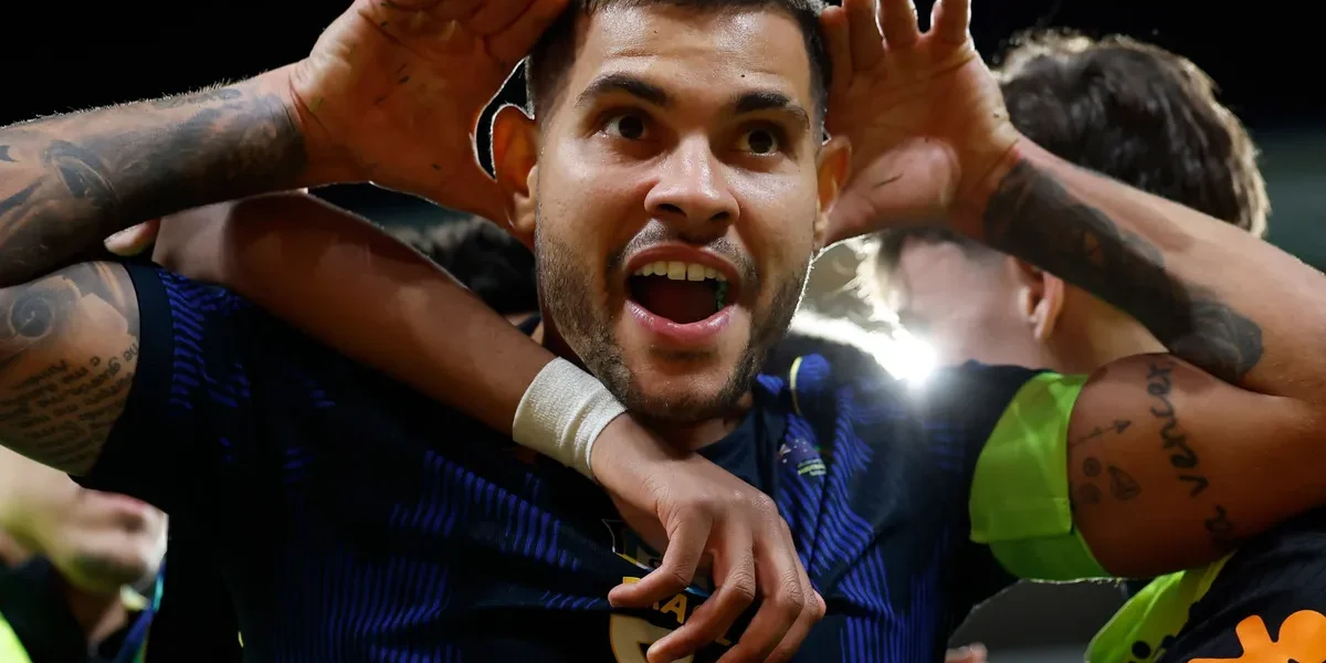Bruno Guimarães revela por que Vini Jr. bateu pênalti: ‘Sem vaidade’