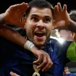 Bruno Guimarães revela por que Vini Jr. bateu pênalti: ‘Sem vaidade’