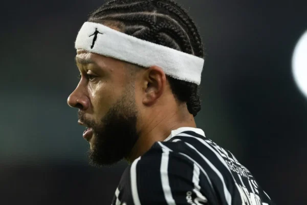 Memphis liberado, mas fantasma da punição ronda o Corinthians