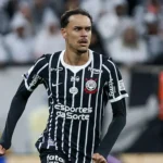 Tchoca salva Corinthians com corte milagroso na linha contra o Flamengo