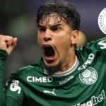 Gómez arrisca tudo e viaja a Quito mesmo suspenso pelo Palmeiras