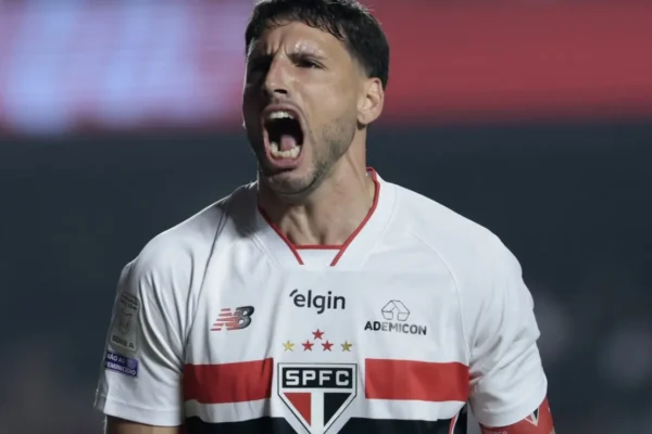 Calleri quebra jejum, São Paulo bate Internacional por 1 a 0