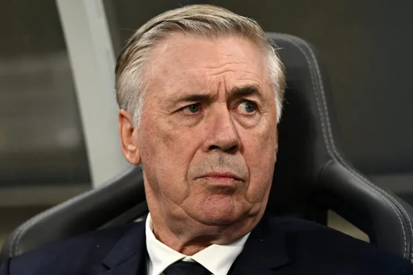 Ancelotti sai em defesa de Otávio após falha em estreia no Brasil