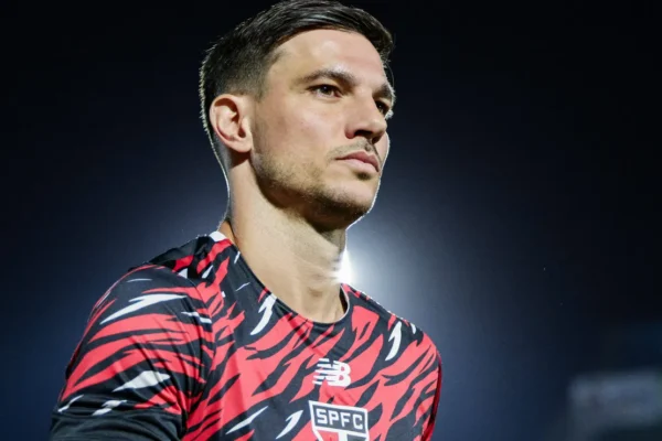 São Paulo tenta rescindir com Cédric e Enzo Díaz, mas acordos travam