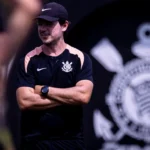 Corinthians mantém Diniz: diretoria ignora pressão e aposta em reação