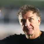 Cuca inova, cala críticos e Santos atropela o Cruzeiro na Vila