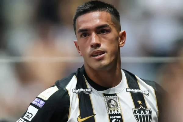 Galo recusa R$ 89 mi do CSKA e mantém Cuello: ‘Pezinho na frente’