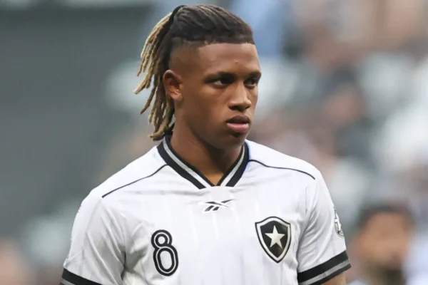 Palmeiras não desiste de Danilo e Botafogo quer respeito em 2027