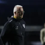 São Paulo corrige falhas e Dorival ganha nova arma com três zagueiros