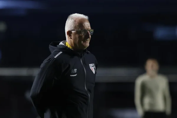São Paulo corrige falhas e Dorival ganha nova arma com três zagueiros