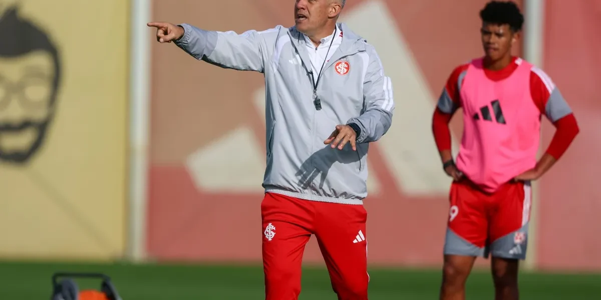 Inter de Eduardo Baptista: três zagueiros e ataque repensado