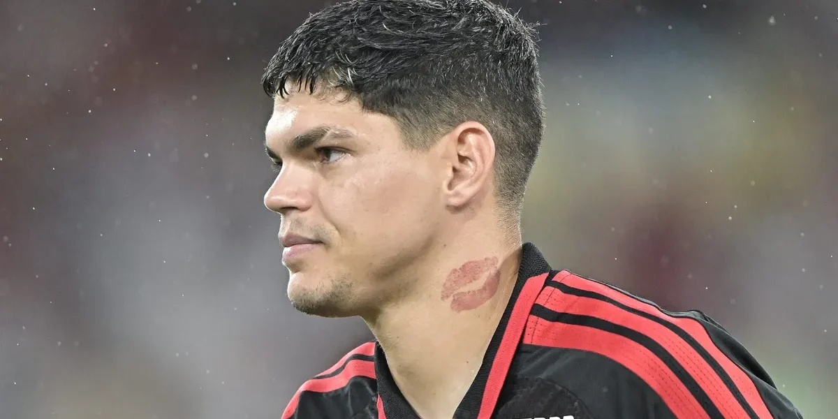 Ayrton Lucas vacila, Flamengo sofre, mas avança na Libertadores