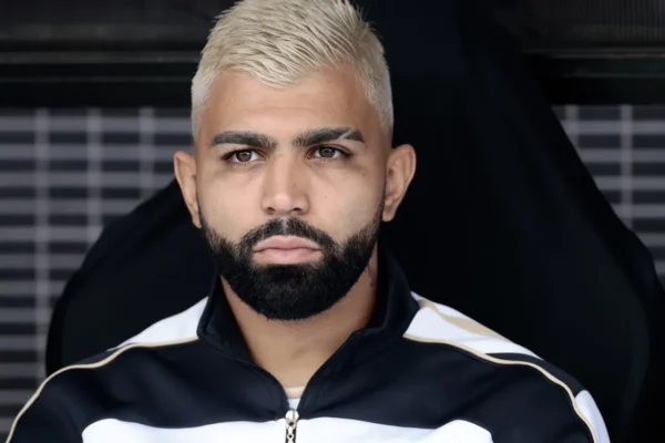 Gabigol cutuca torcida do Galo após vitória do Santos na Sul-Americana