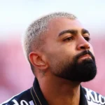 Gabigol brilha, Santos vence Inter e respira no Brasileirão