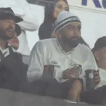 Gabigol vibra com gols do Santos e vira destaque fora de campo