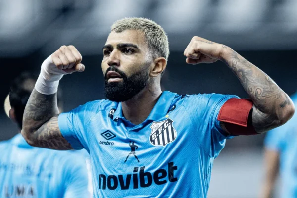 Santos fecha com Adidas e pode faturar R$ 250 milhões até 2033