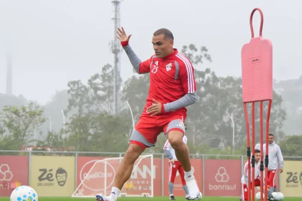 Pezzolano poupa titulares e deixa mistério para o Gre-Nal 454