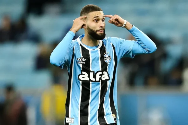 Grêmio reavalia futuro de Wagner Leonardo após sondagem do Bahia
