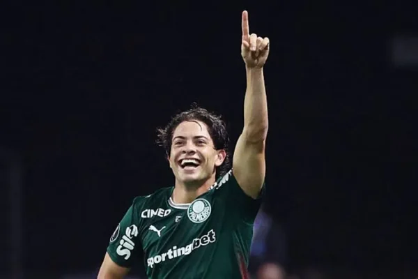 Giay vira o jogo: desconfiança vira aplausos no Palmeiras
