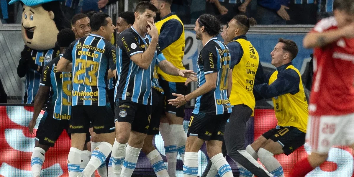 Grêmio atropela Inter com show de Carlos Vinícius e avança na Copa do Brasil