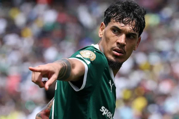Palmeiras: Abel monta quebra-cabeça na zaga para a reta final